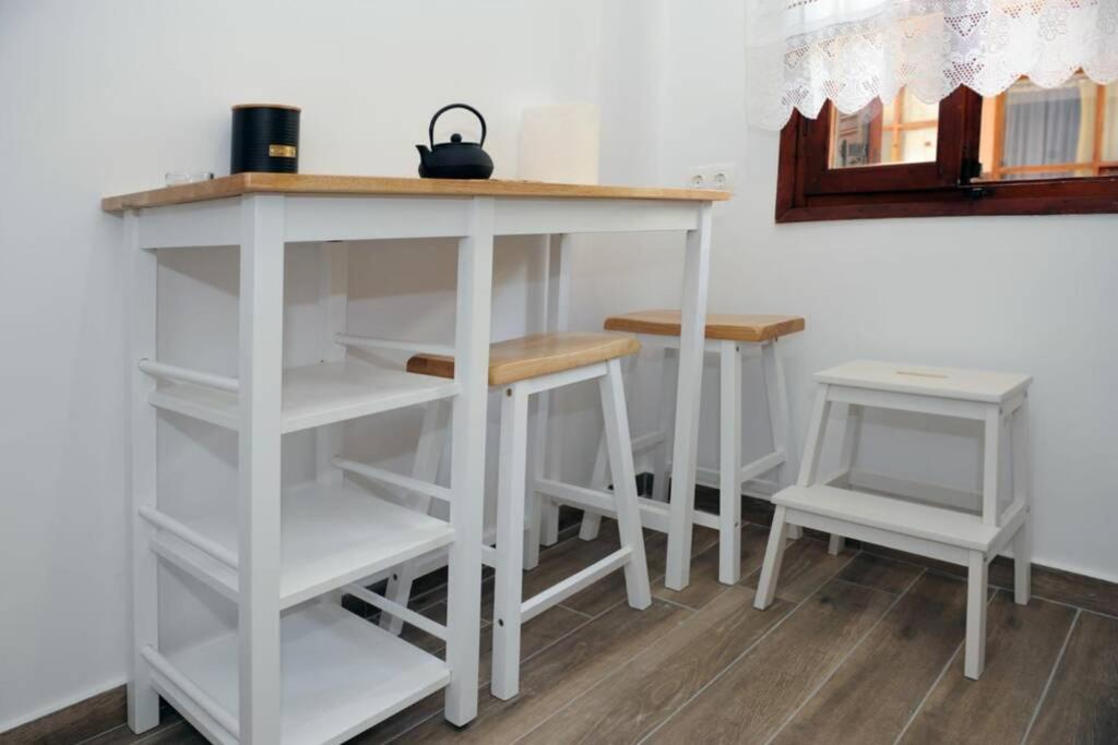 Retro Boutique Apt W Balcony In Historical Area Apartment เทสซาโลนิกิ ภายนอก รูปภาพ