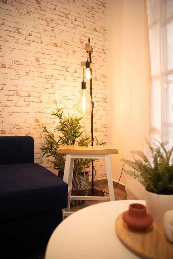 Retro Boutique Apt W Balcony In Historical Area Apartment เทสซาโลนิกิ ภายนอก รูปภาพ