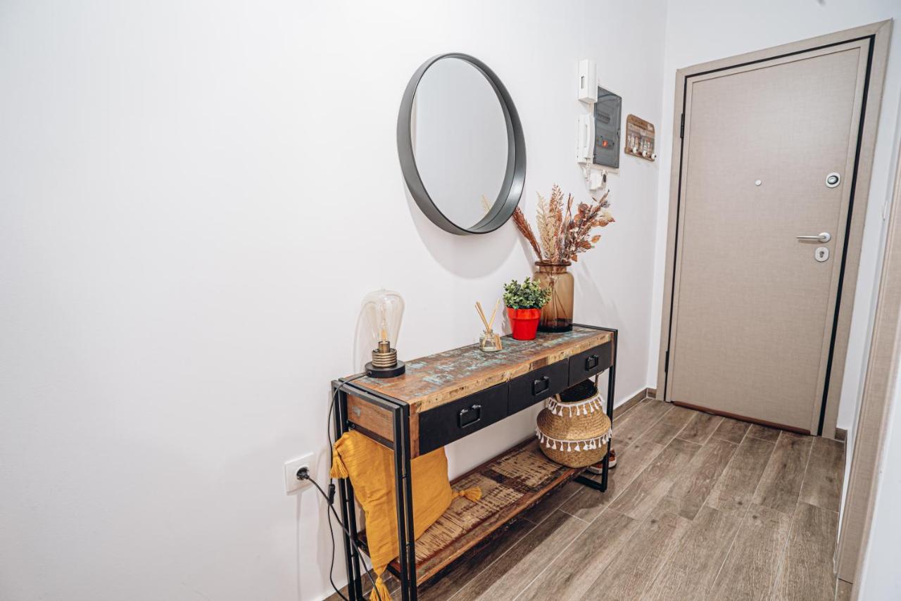 Retro Boutique Apt W Balcony In Historical Area Apartment เทสซาโลนิกิ ภายนอก รูปภาพ