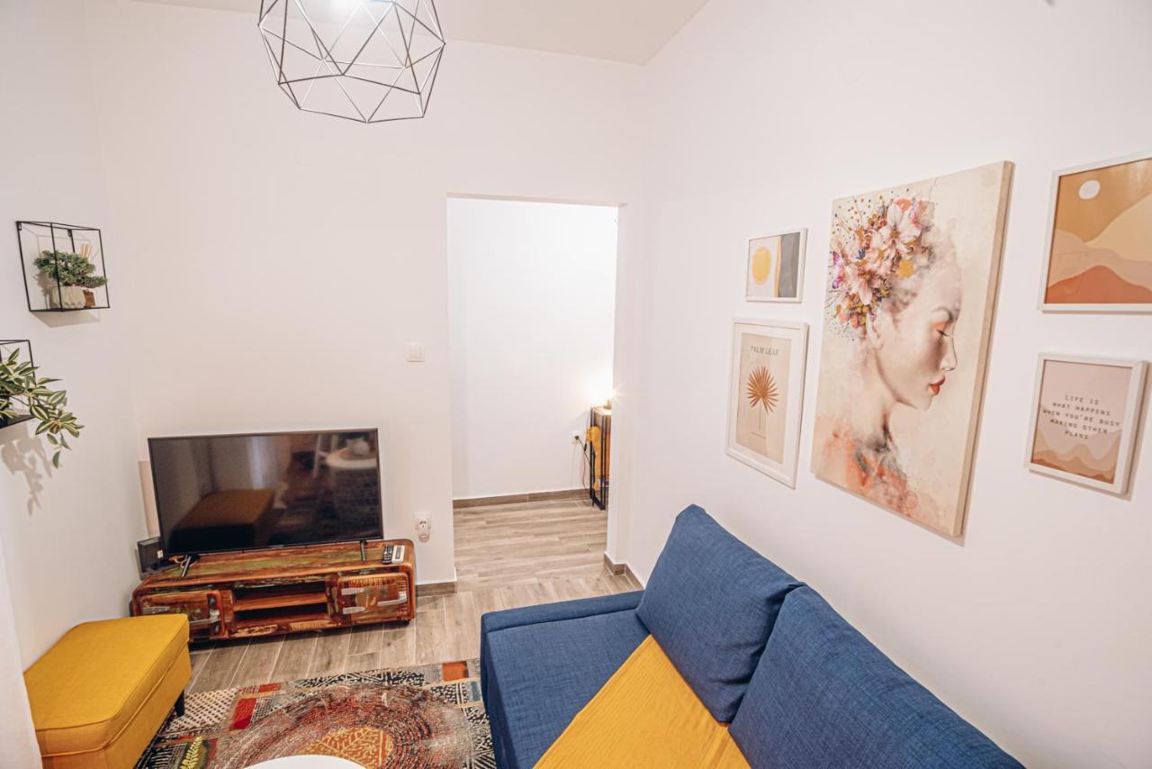 Retro Boutique Apt W Balcony In Historical Area Apartment เทสซาโลนิกิ ภายนอก รูปภาพ
