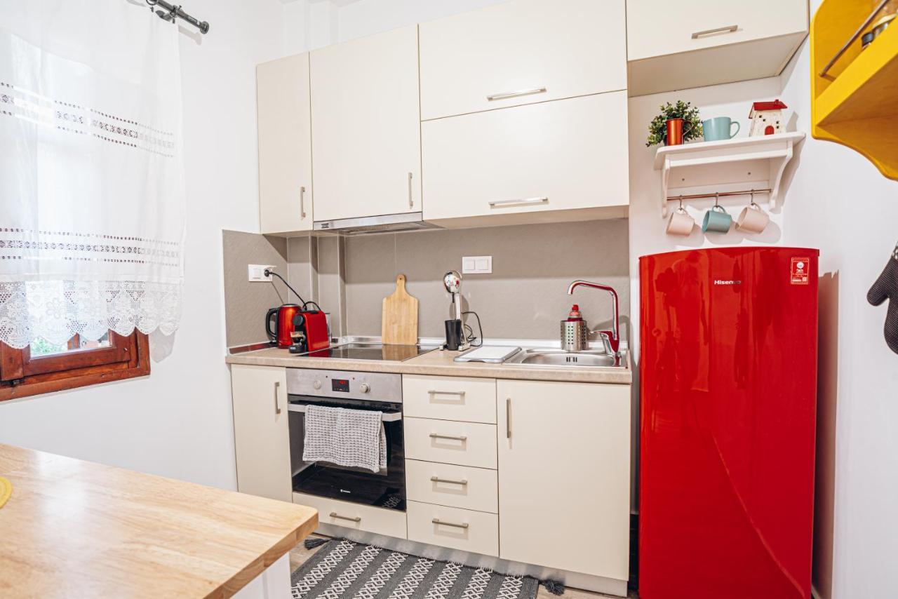 Retro Boutique Apt W Balcony In Historical Area Apartment เทสซาโลนิกิ ภายนอก รูปภาพ